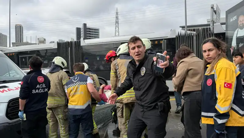 Metrobüste Feci Kaza: Seferler Durdu, Ölü ve Yaralılar Var!