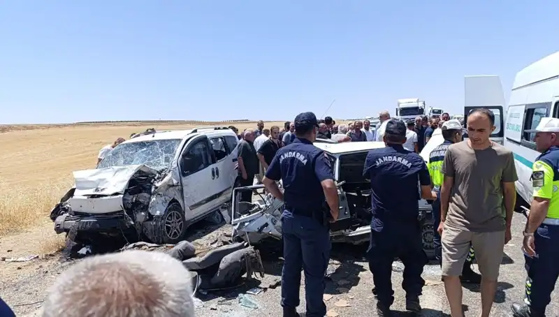 Tüyler Ürperten Kaza: Otomobil ve Hafif Ticari Araç Çarpıştı, 4 Can Gitti!