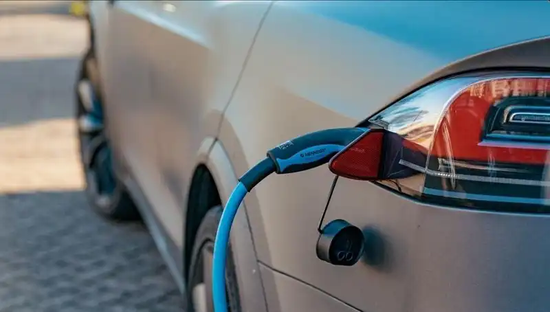 Elektrikli Araç Satışlarında Düşüş: Nedenleri ve Gelecek Beklentileri