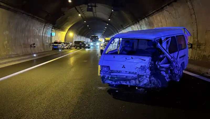 TEM Otoyolu'nda Zincirleme Kaza: Çok Sayıda Yaralı ve Trafik Aksaklığı