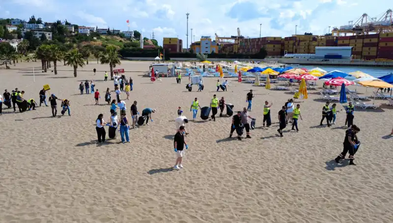 Güneşin Altında Temizlik: Plajlarda Coşkulu Çevre Temizliği
