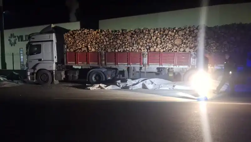 Brandayı Toplayan TIR Sürücüsüne Trafik Kazasında Otomobil Çarptı!