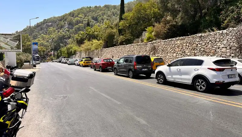 Fethiye-Ölüdeniz Yolunda Uzun Kuyruklar: Tatilcilere Çile Dolduran Yoğunluk!