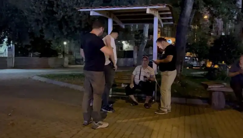 Kısmı Görme Kaybı Olan Adamın Telefonu Çalındı, Olay Sokakları Kızıştırdı!
