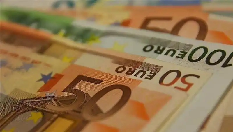 Euro'daki Düşüş: Ekonomik Etkileri ve Gelecek Tahminleri