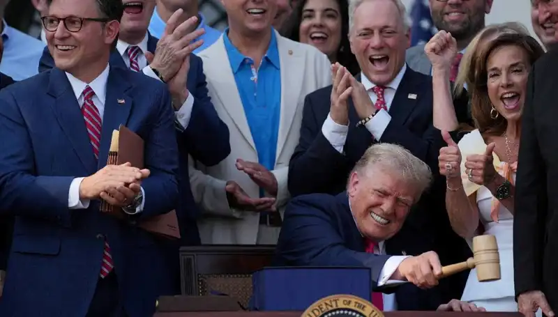 Trump, "Büyük, Güzel Yasa Tasarısı"nı İmzaladı: ABD’de Çığır Açacak Reformlar