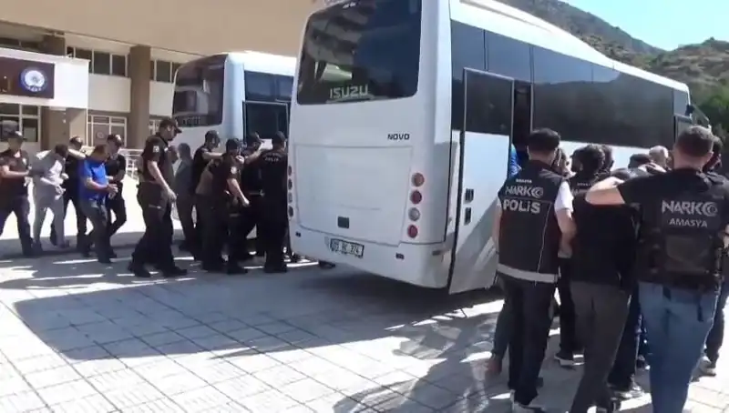 Amasya'da Uyuşturucu Operasyonunda 13 Kişi Tutuklandı: Olayın Detayları