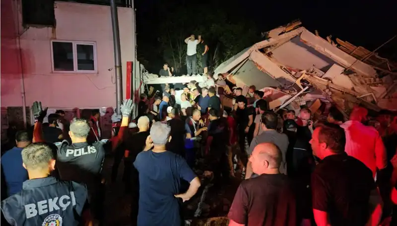 Balıkesir Sındırgı'da Şiddetli Deprem: 6,1 Büyüklüğünde Üzücü Olay