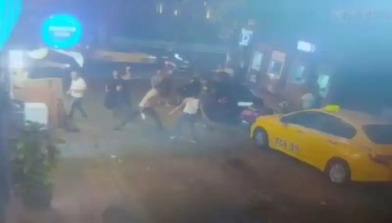 Beyoğlu'nda Laf Atma Kavgasında Kan Aktı: Olayın Sebepleri Ne?