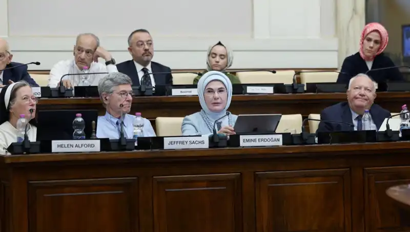 Emine Erdoğan, Vatikan'da "Dünya 5'ten Büyüktür" Dedi: Küresel Adalet Çağrısı