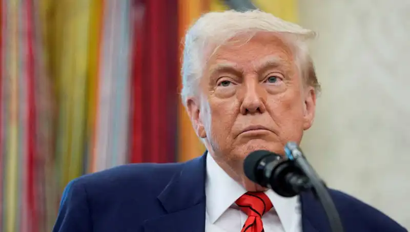 Trump, G7 Zirvesinden Erken Ayrıldı: Beyaz Saray'da Acil Toplantı Nedenleri