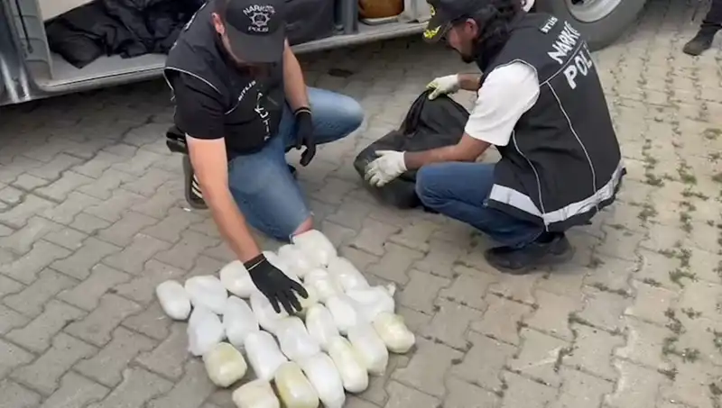 Yolcunun Valizinde Bulunan 13 Kilo Metamfetamin Korkuttu