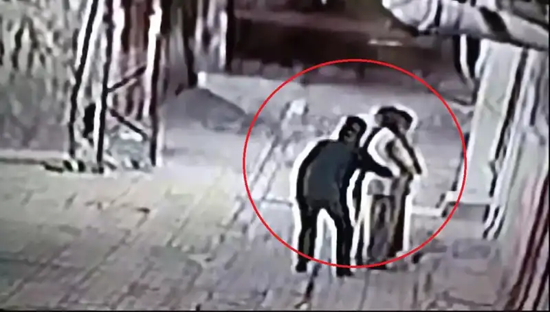 Polislerin Pazarcı ve Simitçi Kılığına Girdiği Şaşırtıcı Operasyon