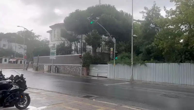 İstanbul’da Sağanak Yağış Şehirde Hayatı Durdurdu: İlgili Yetkililerden Açıklama