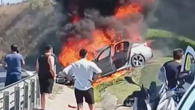 TEM Otoyolu’nda Korkunç Kaza: Araç Alev Alev Yandı!