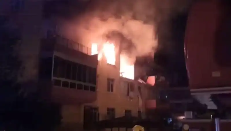 Konya'da Dört Katlı Bina Doğalgaz Patlaması: 12 Kişi Yaralandı