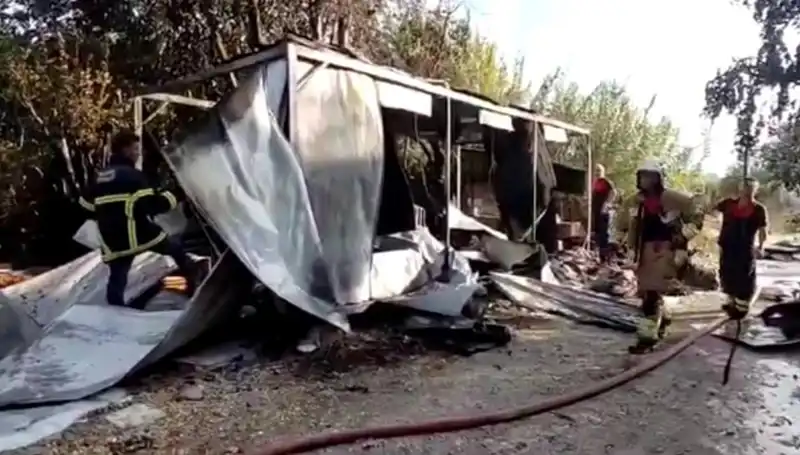 Hatay'daki Konteyner Yangını: Maddi Kayıplar ve Yaralanmalar Yaşandı