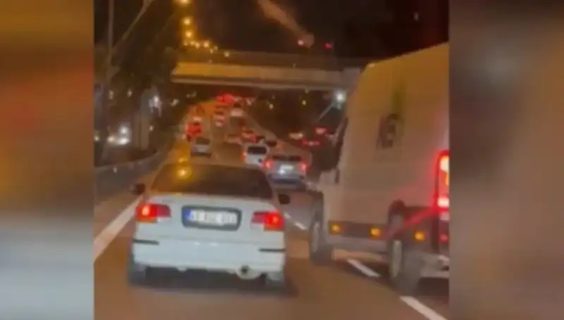 Tuzla'da Trafik Kâbusu: Makas Atan Sürücü Yakalandı ve Tutuklandı