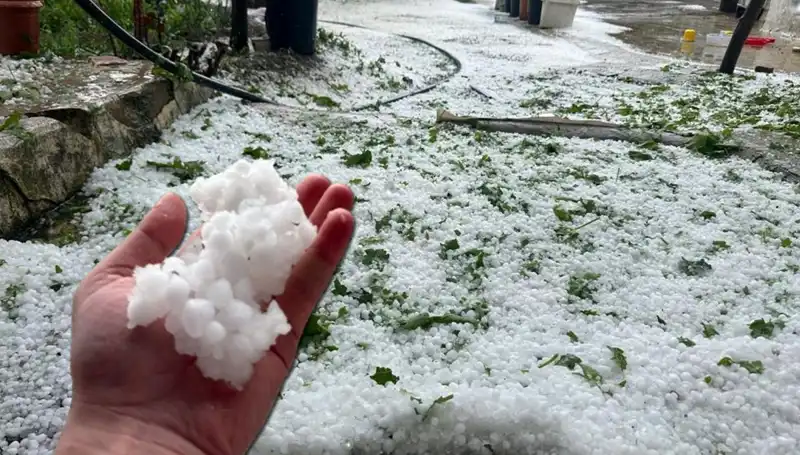 Haziran'da Geçmişe Dönüş: Dolu Beyaz Kıyafet Gibi Düşerken Şaşırttı!