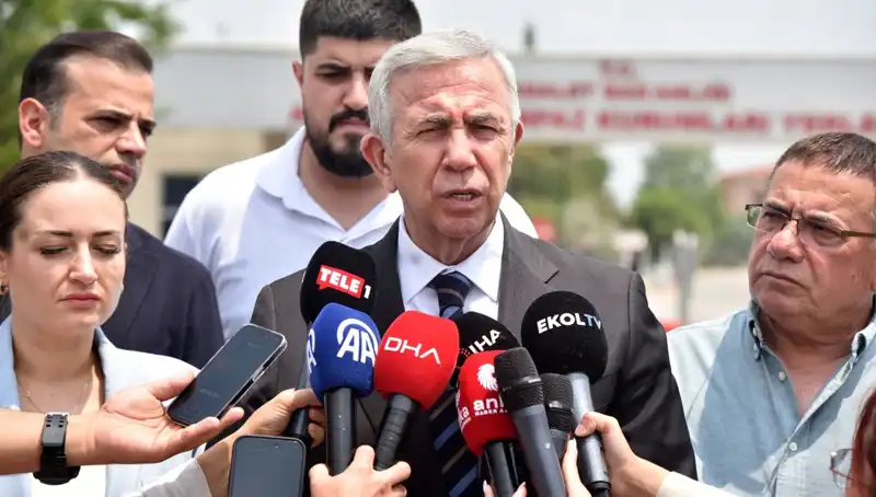 Mansur Yavaş, Muhittin Böcek’i Ziyaret Etti: İşbirliği ve Destek Mesajları Verildi