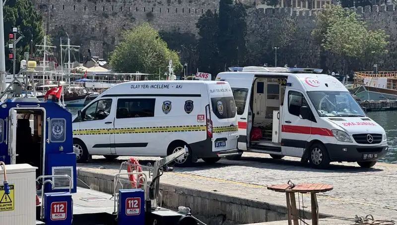 Antalya Sahilinde Gizemli Bir Buluntu: Denizden Erkek Cesedi Çıkarıldı