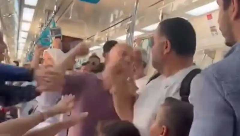 Marmaray'da Yumruk Yumruğa Kavga! Olayın Ardındaki Gerçekler Neler?