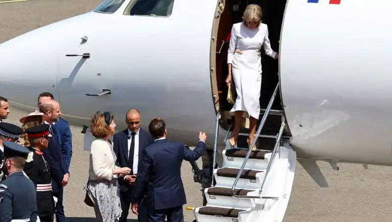 Macron Çiftinde Sarsıcı Kriz: Elini Uzattı, Eşi Geri Çevirdi!