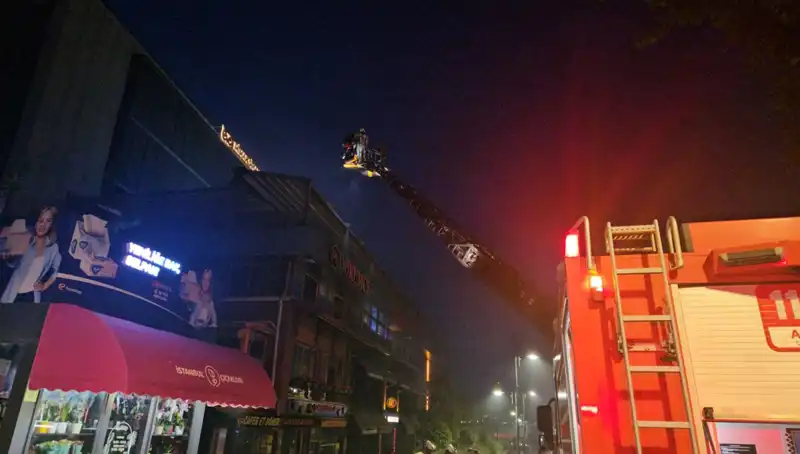 Beşiktaş'ta Üç Katlı Restoranda Korkutan Yangın: Olayın Detayları