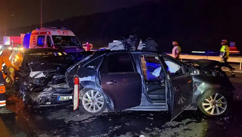 TEM Otoyolu'nda Zincirleme Kaza: 7 Yaralı, Kazanın Nedenleri Neler?