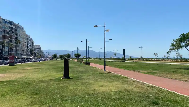 İzmir’de Sıcaklık Rekoru Kırıldı: Kordon Boş Kaldı, Nedenleri Neler?